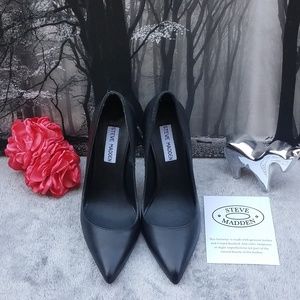 Steve Madden Black Leather Pump *NEW*